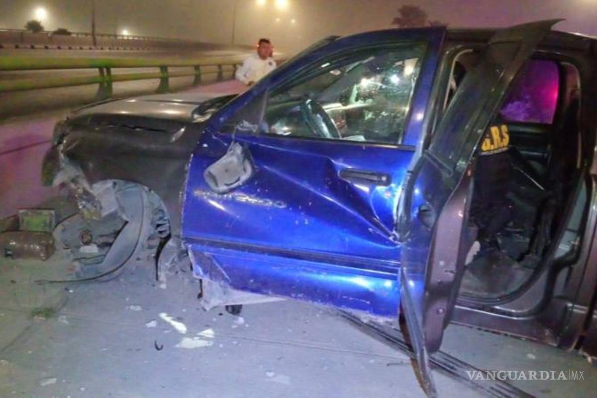 $!El auto quedó destrozado.