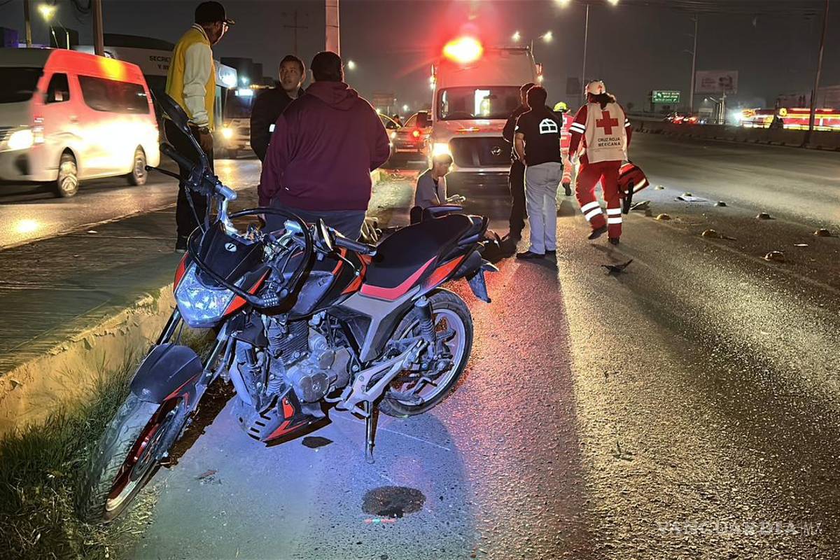 $!El motociclista sufrió diversas lesiones, incluida una probable fractura en la pierna izquierda. 20 años.
