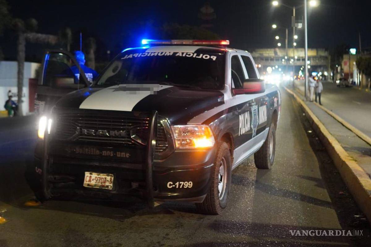 $!Elementos de Tránsito Municipal resguardaron la vialidad tras el percance en el periférico.