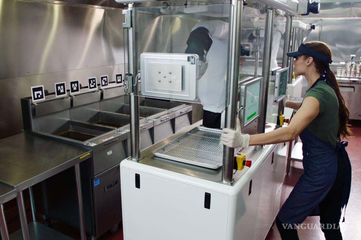 $!Flyppy, el robot que le quita el empleo a los cocineros