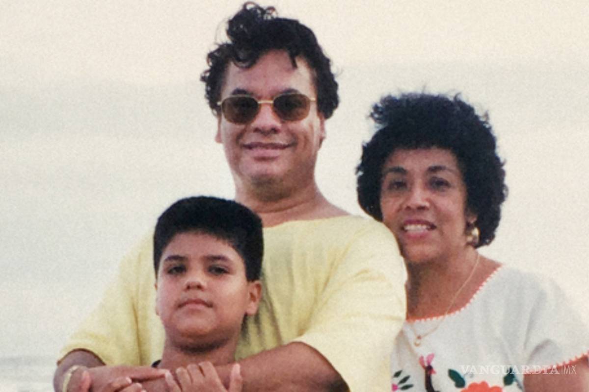 'Hijo' de Juan Gabriel no podrá venir a homenaje en México porque está de indocumentado en EU