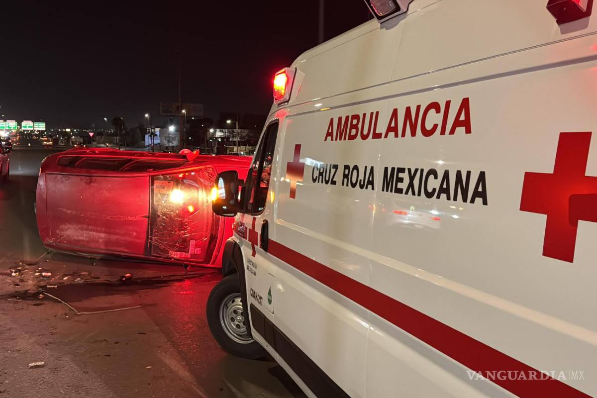 Choca, vuelca y abandona a su amiga a su suerte al oriente de Saltillo