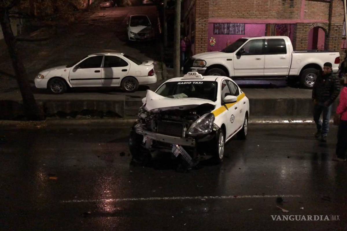 Un taxista intoxicado causa choque