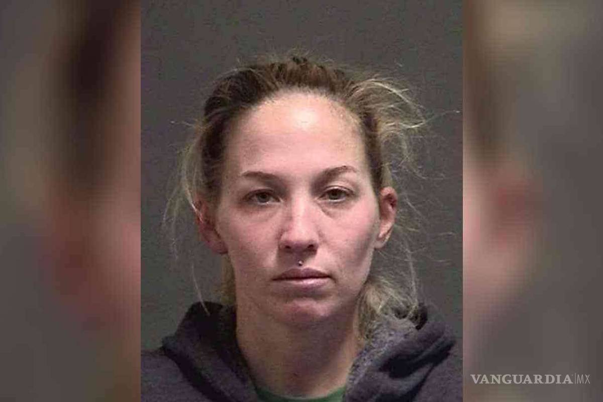 Maestra arrestada por tener relaciones sexuales con alumna menor de edad