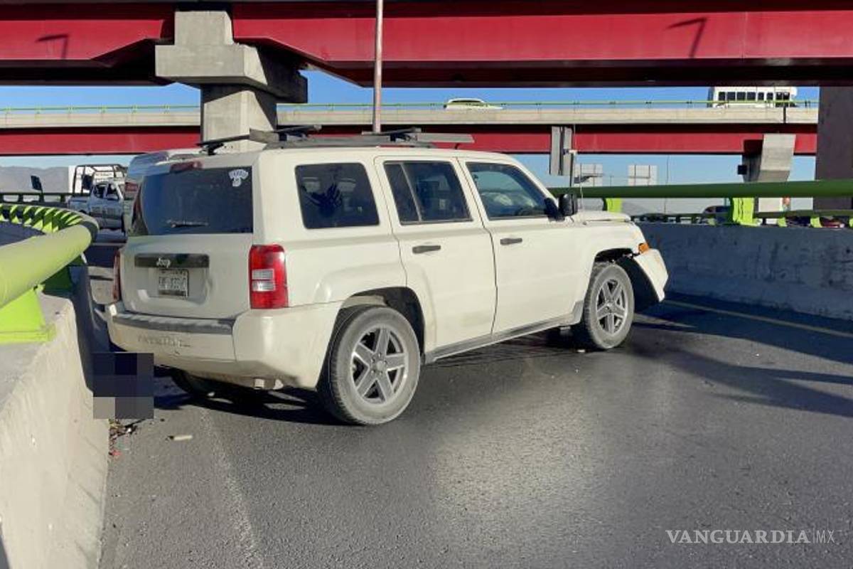 $!La intervención vial permitió que el tránsito en el distribuidor se normalizara tras el accidente.