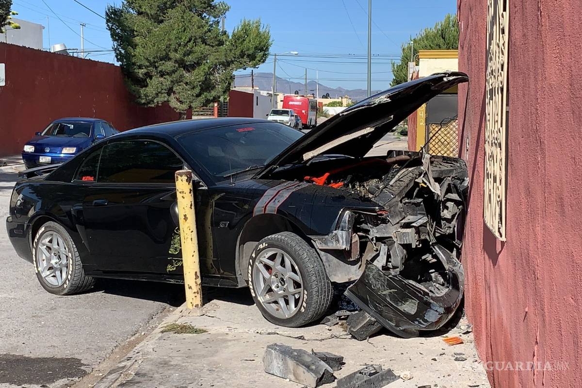 Se estrella contra casa; pagará los daños