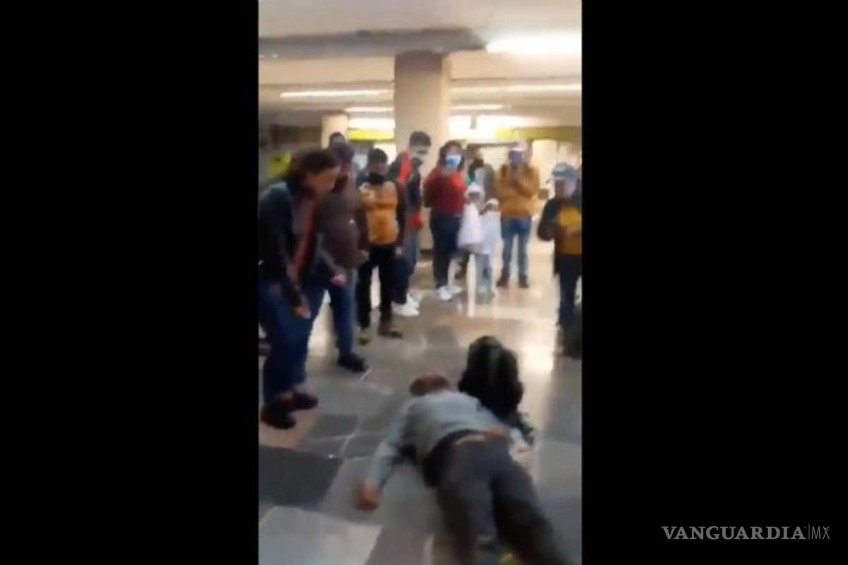 Policía lo noqueó por no querer usar cubrebocas en el Metro