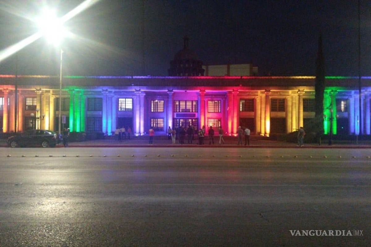 Se pinta de arcoíris el Congreso de Coahuila en el mes del orgullo LGBTTTIQ+