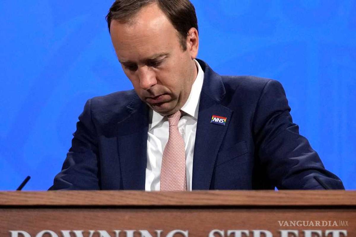 Renuncia Ministro de Salud británico tras infringir reglas sanitarias