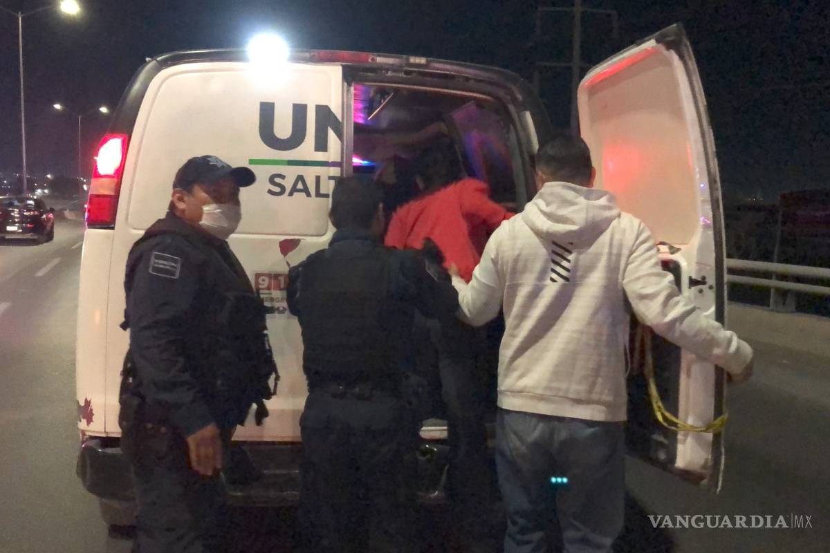 Lo rescatan cuando iba a aventarse de puente en Saltillo