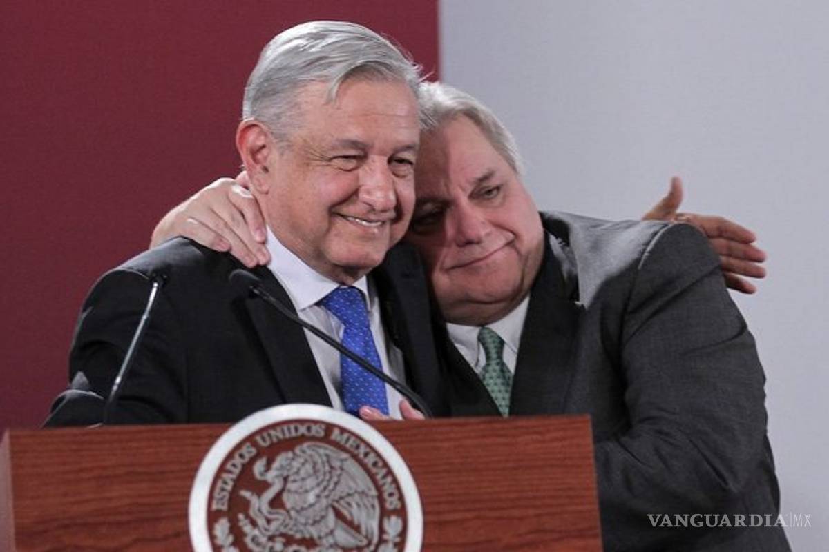 'Vamos a estar hasta en las esquinas vendiendo cachitos'... empresario Carlos Bermer al salir de cena con AMLO