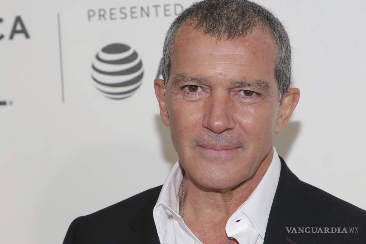 Recién cumplidos los 60 años, Antonio Banderas anuncia que tiene coronavirus
