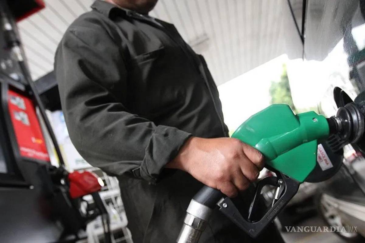Pese a estímulos, gasolina rebasó la inflación en febrero; precio alcanzó récord