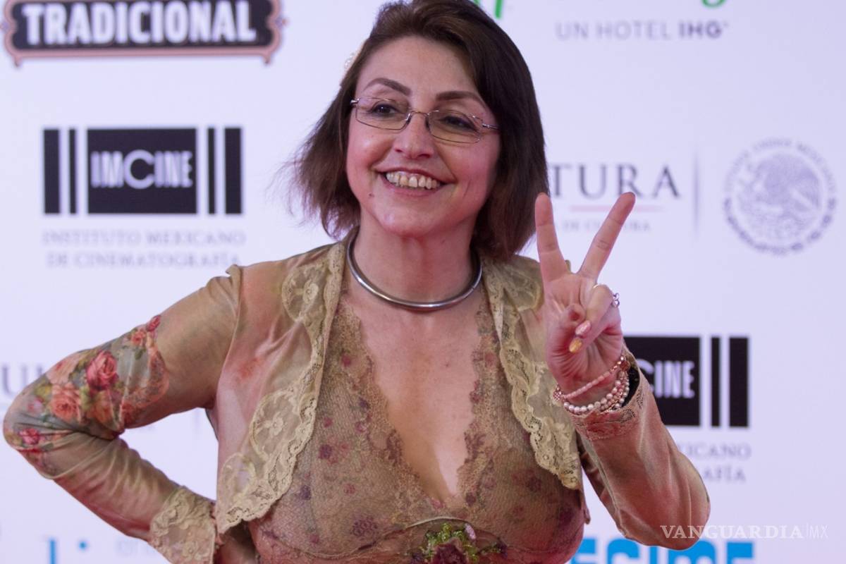 AMLO responde '¡Sí!' a propuesta 'decorosa' de Fernanda Tapia