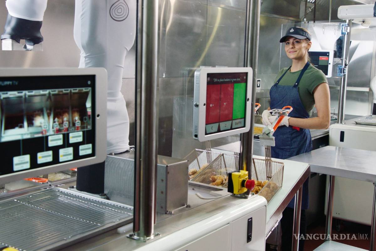 $!Flyppy, el robot que le quita el empleo a los cocineros