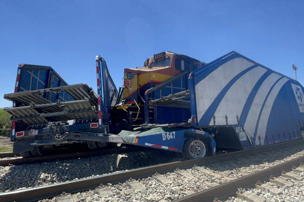 ‘Nodriza’ intenta cruzar las vías y tren lo impacta; conductor resulta lesionado