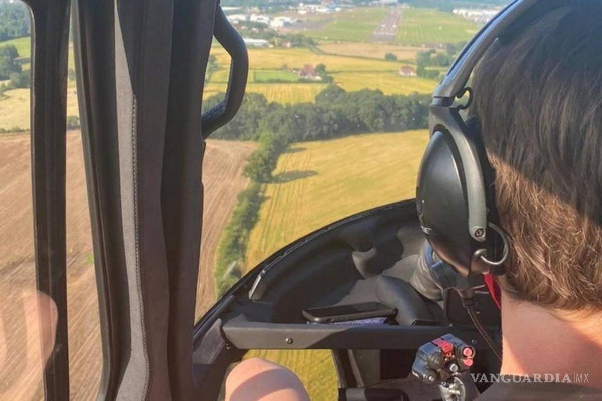 Sorprende Tom Cruise a una familia al aterrizar un helicóptero en su jardín