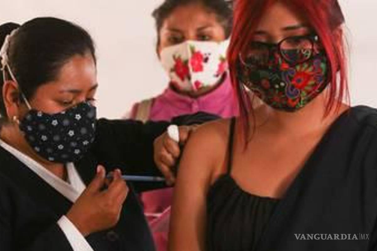 Dosis de refuerzo no pondrán fin a la pandemia ni son luz verde para las celebraciones: OMS