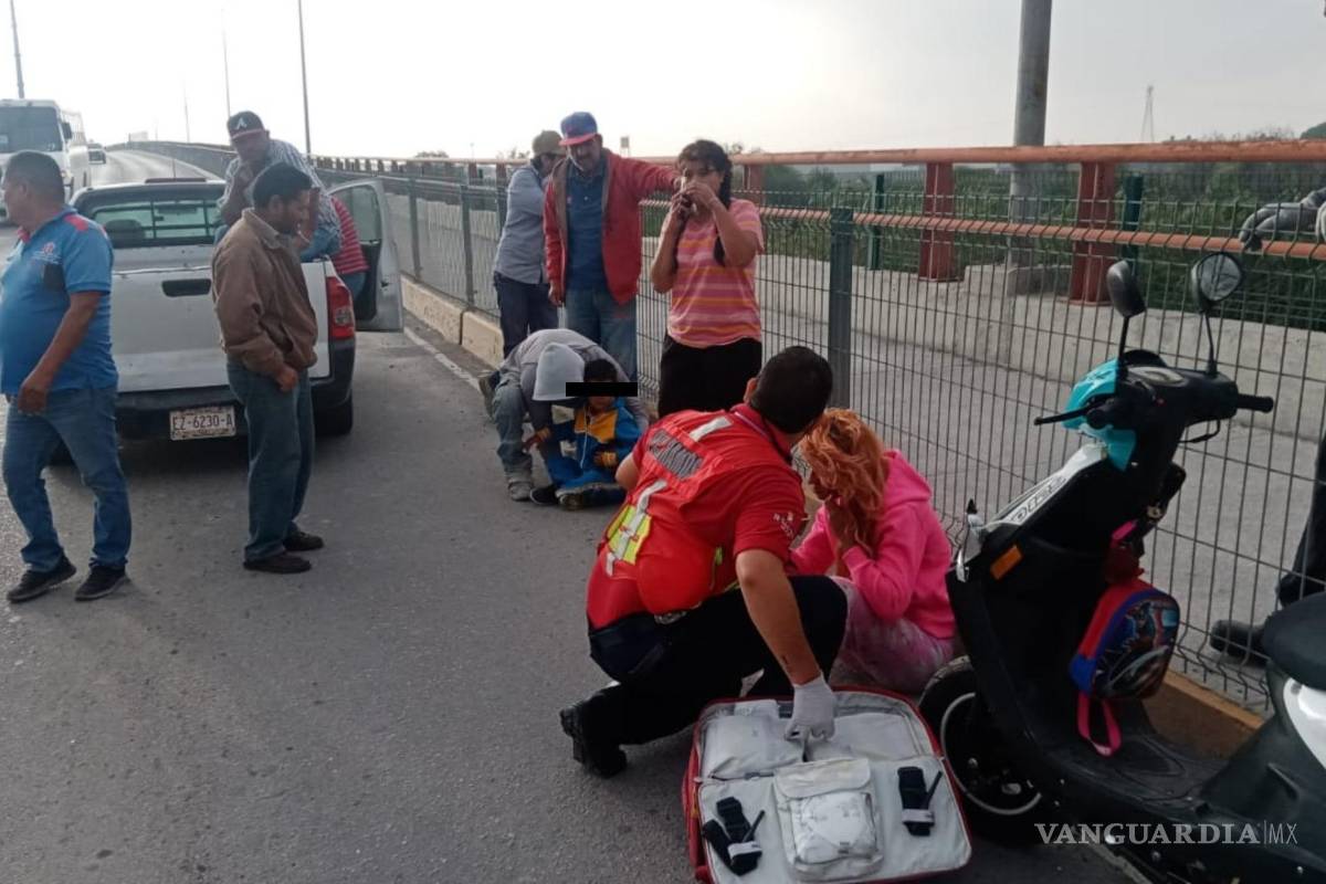 Mientras llevaba a su hijo al kínder, se estrelló contra camioneta en Ramos Arizpe