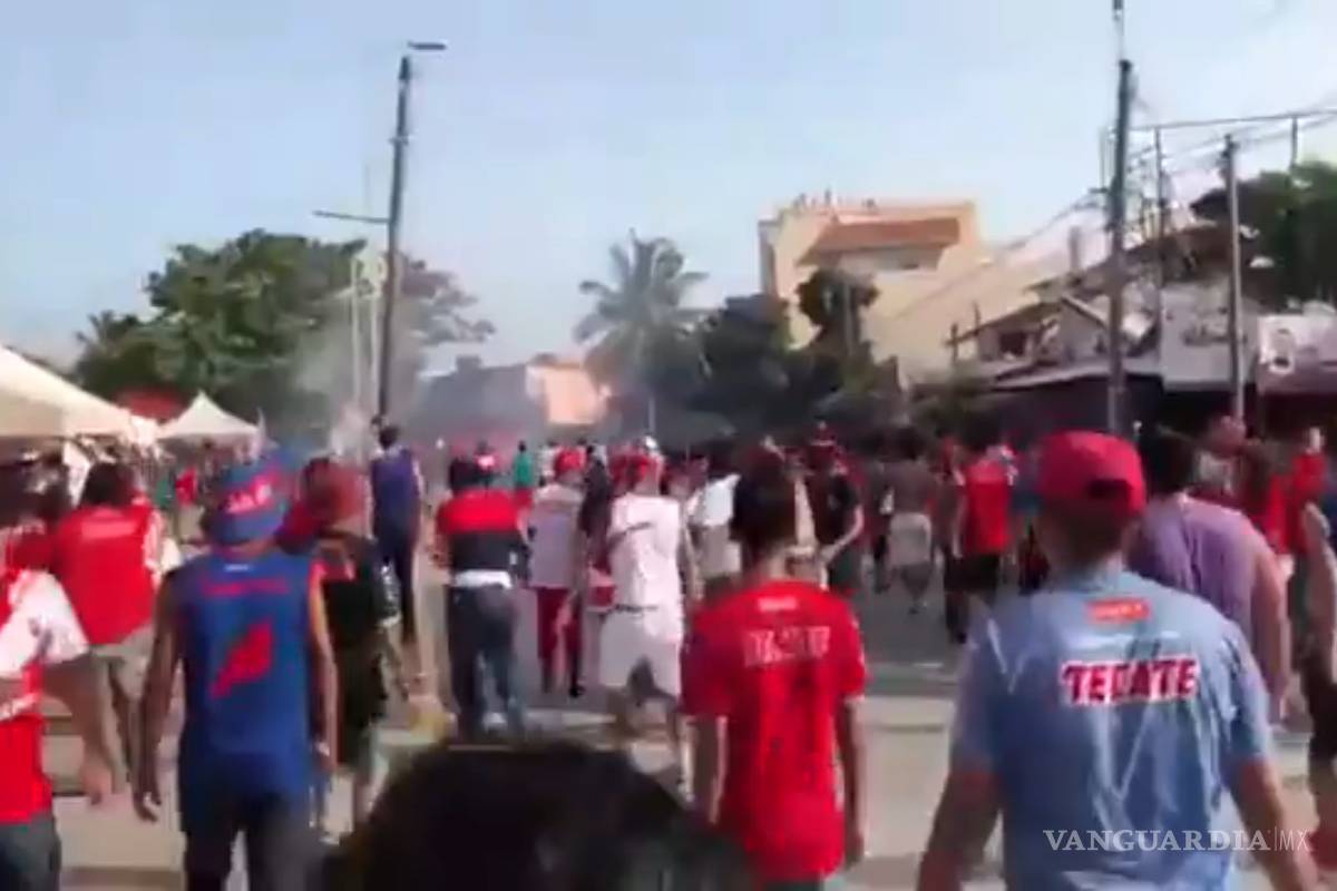 La pelea entre aficionados de Pumas y Veracruz a las afueras del 'Pirata' Fuente