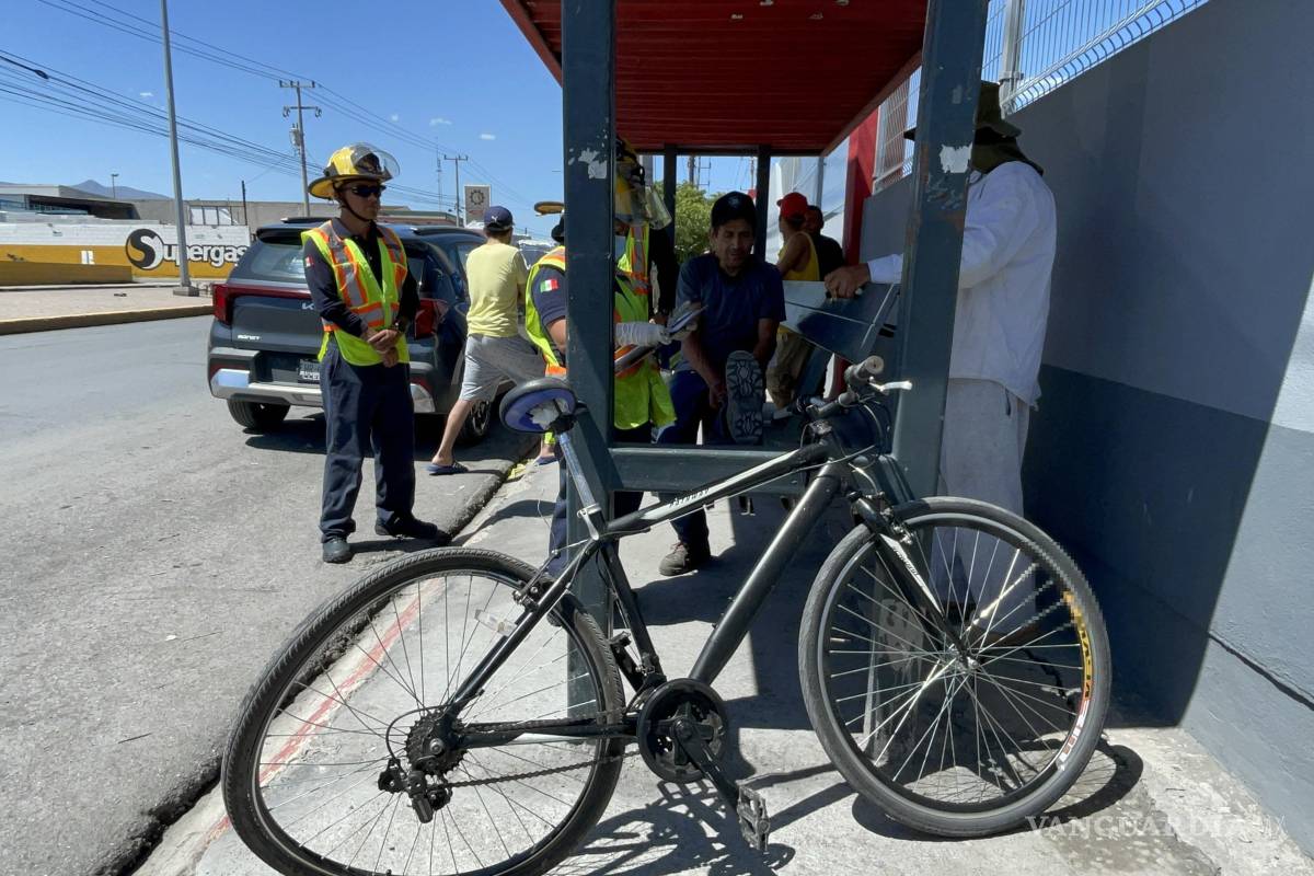 Se atraviesa ciclista y es impactado en Saltillo; video revela responsabilidad