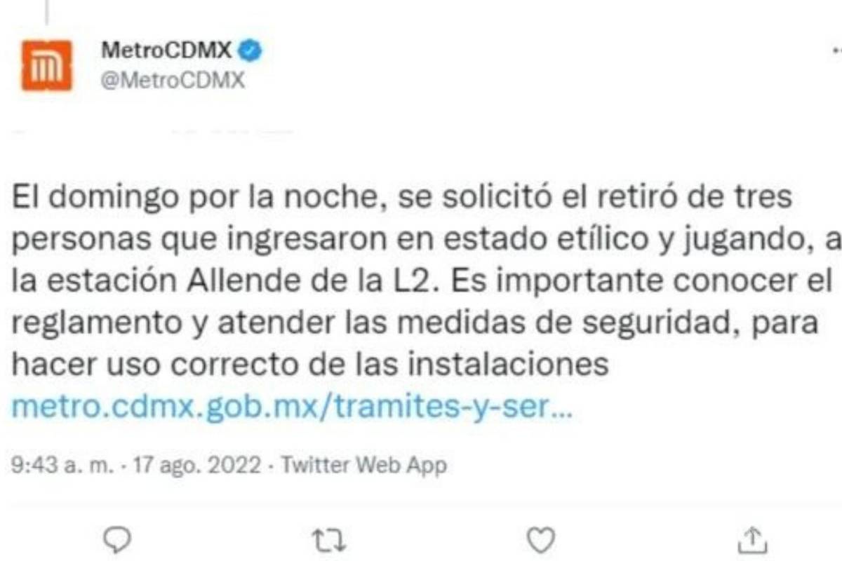 $!Jóvenes arrastran a su amigo ‘ebrio’ por andén del Metro de la CDMX