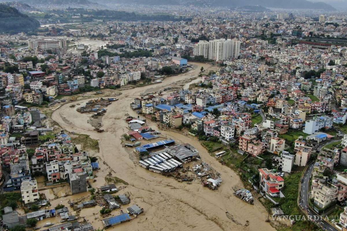 Reportan más de 120 muertos en Nepal por deslaves e inundaciones