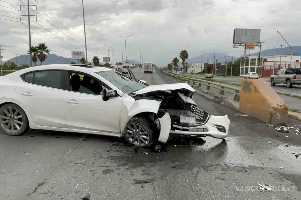Joven se estrella contra estructura de un puente tras quedarse dormido, al oriente de Saltillo