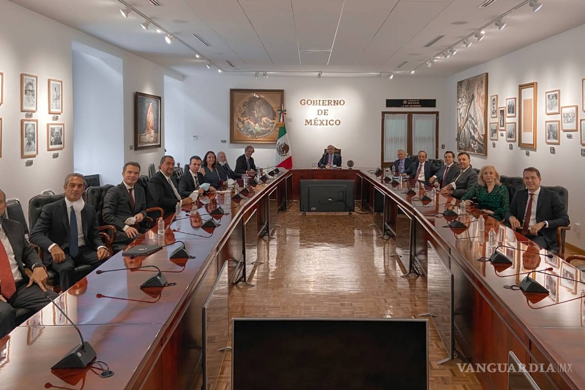 AMLO recibe a empresarios en Palacio Nacional; hay voluntad para salir adelante, asegura