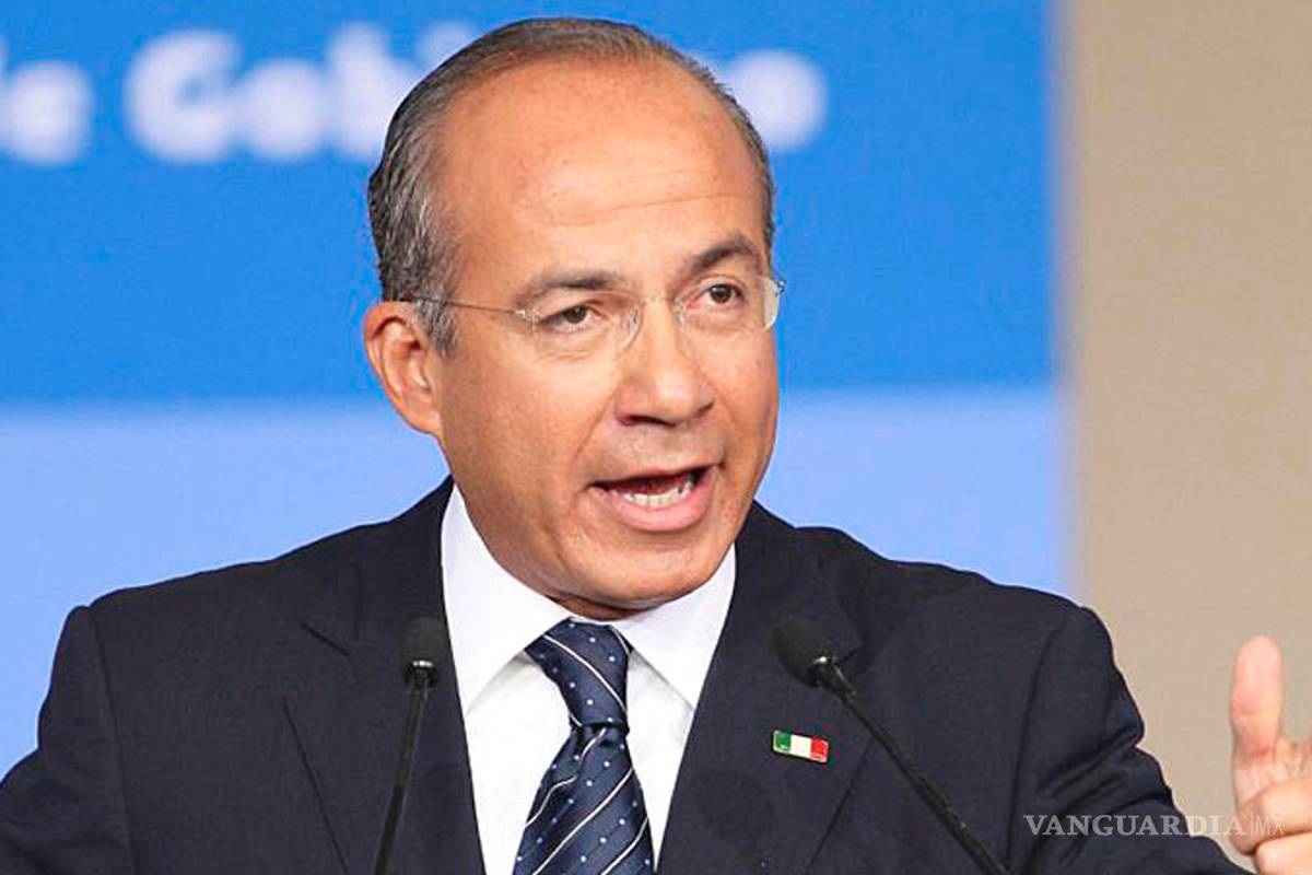 &quot;Respeten el escudo&quot;, dice Calderón sobre águila juarista