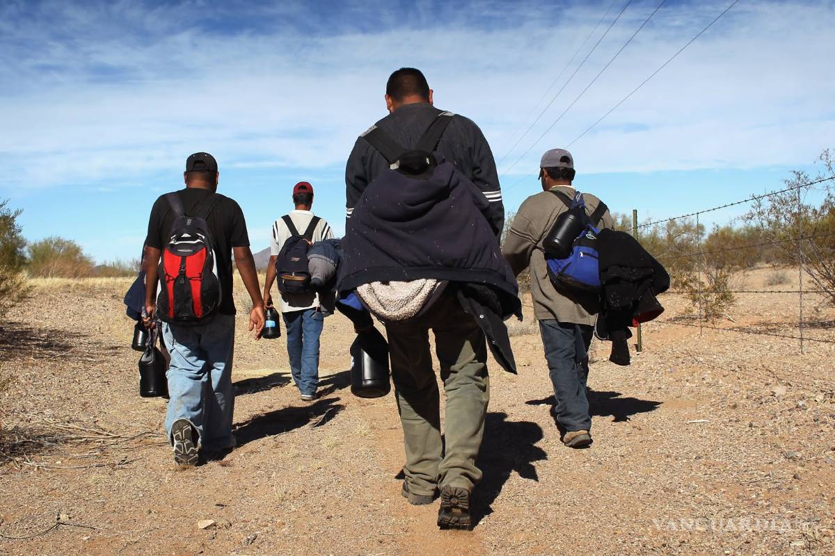 Agentes de la Patrulla Fronteriza de EU, en Eagle Pass, frenan viaje ¡de 12,500 kms! a 37 migrantes africanos