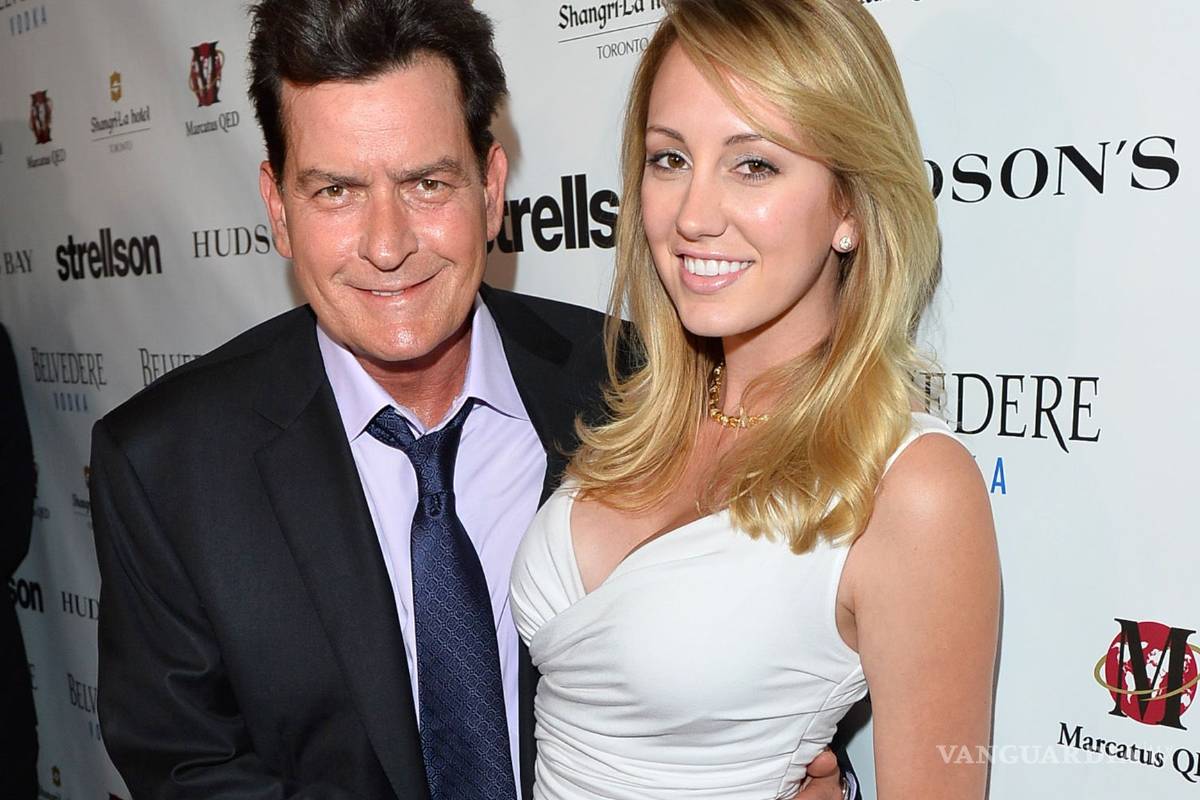 Ex actriz porno demanda a Charlie Sheen por obligarla a abortar