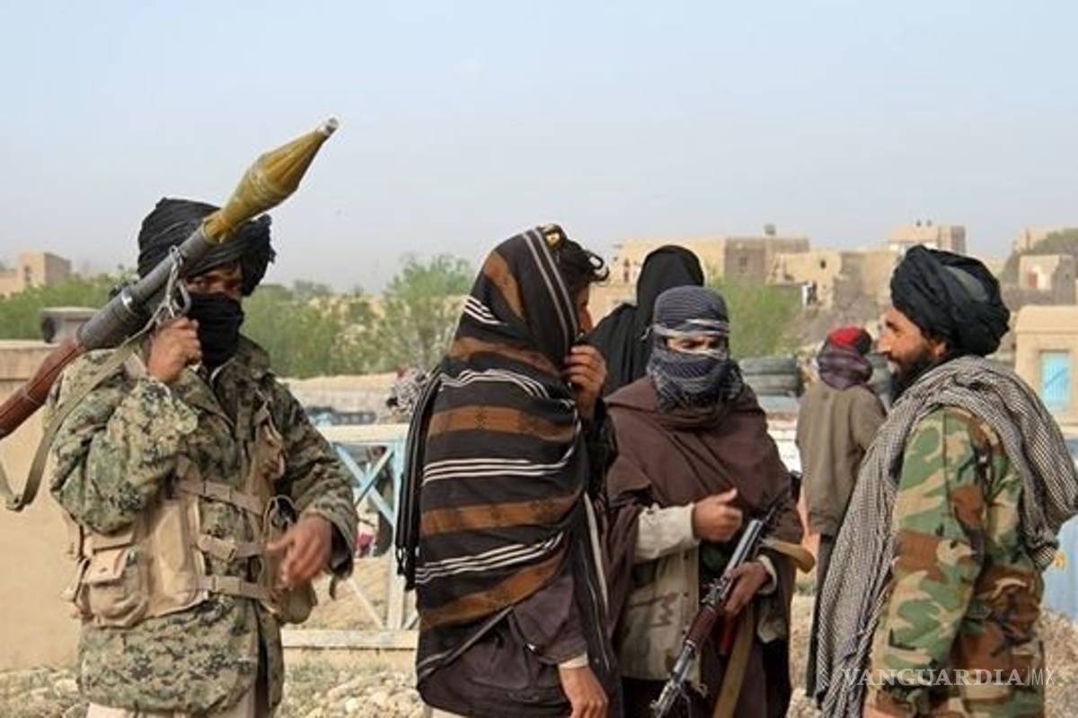 Talibanes matan a 3 policías afganos en control de seguridad