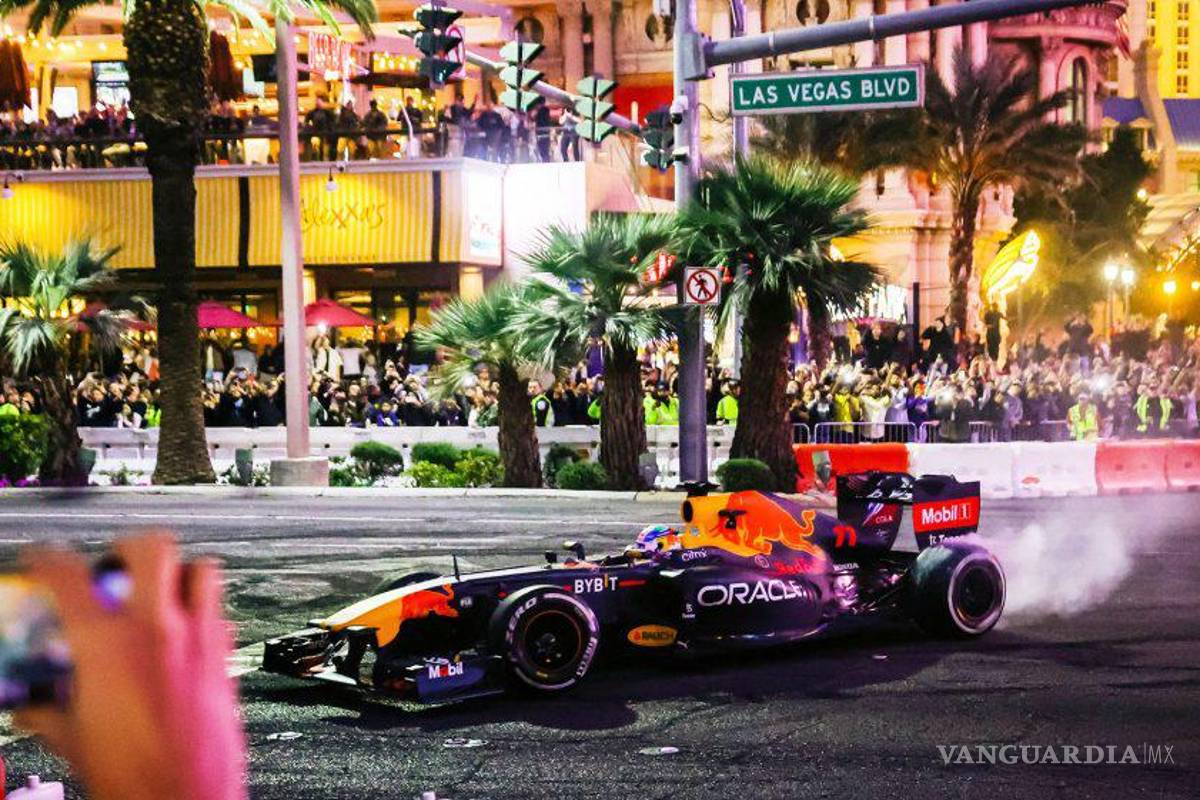 ¡Llega la Checomanía a EU! Así se lució Sergio Pérez en presentación del GP de Las Vegas