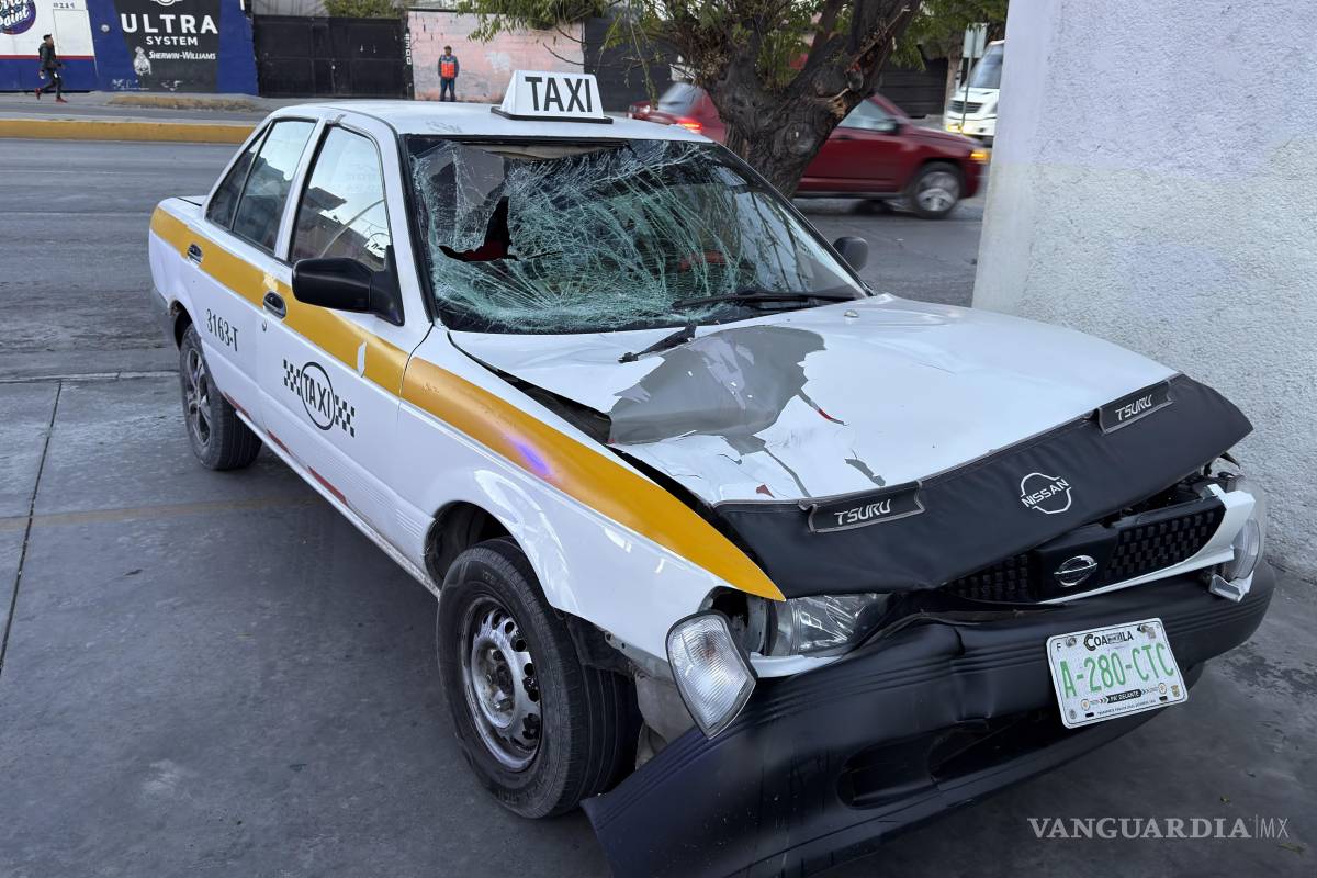 Atropellan a madre e hijo que iban a la escuela y los dejan graves en Saltillo; mujer es detenida