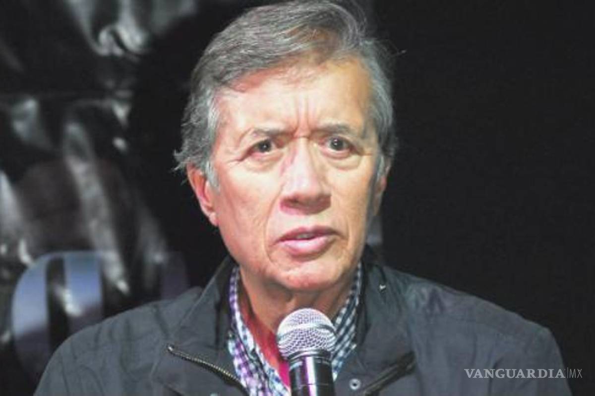 Napoleón le canta a indigentes