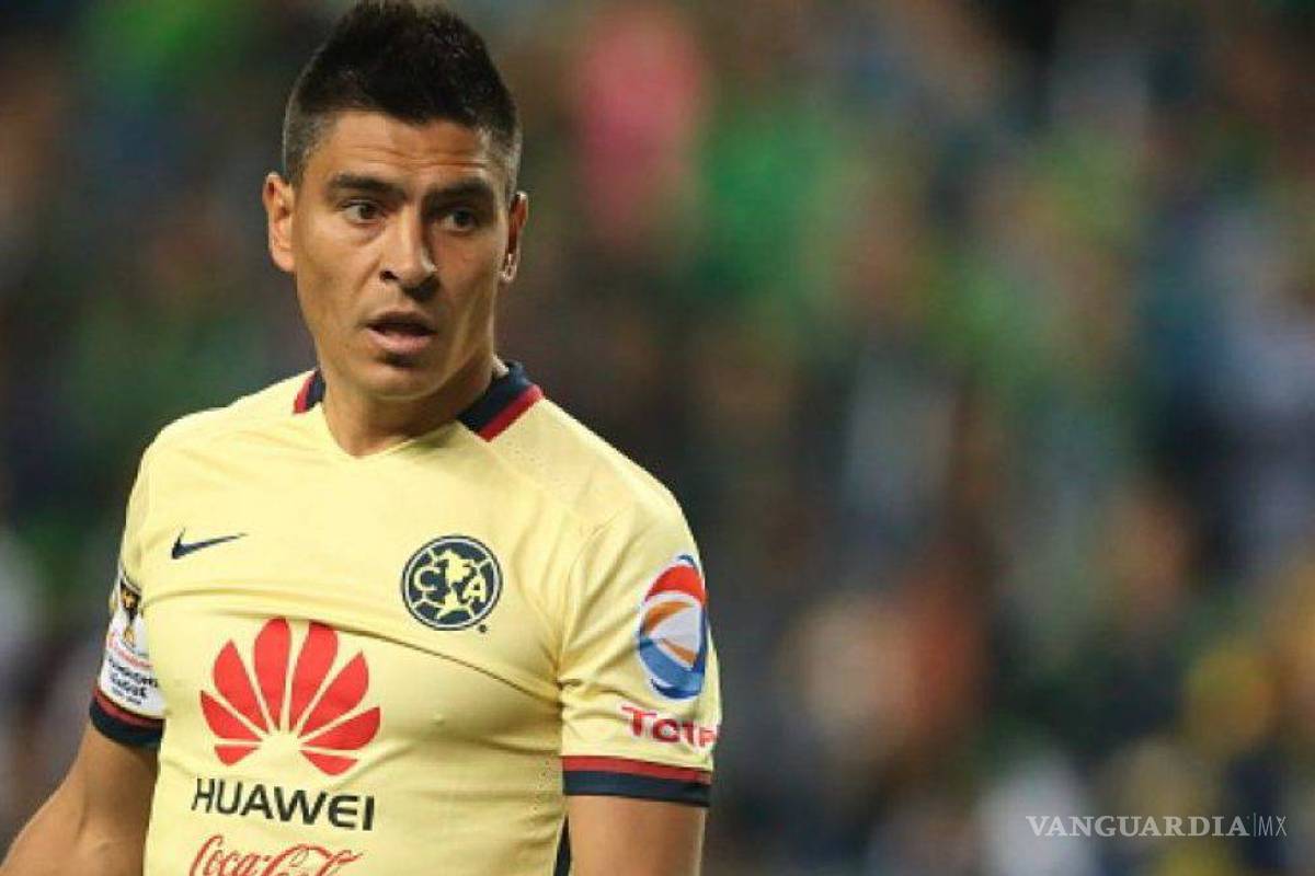 León descarta llegada de Paolo Goltz y apuesta por un delantero