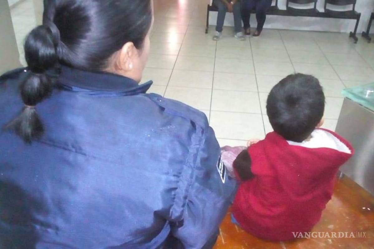 Una madre corrió de la casa a su hijo... de 5 años