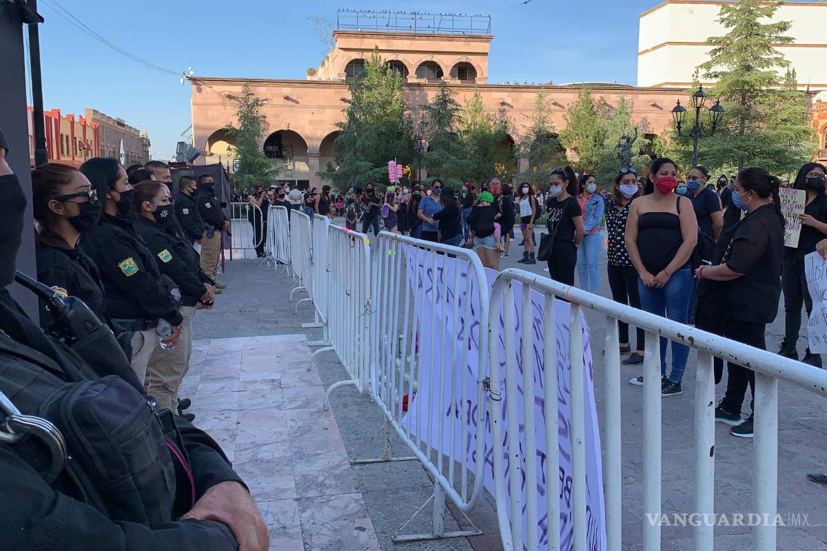 $!Mujeres se manifiestan por Claudia y las 22 muertas más de Coahuila