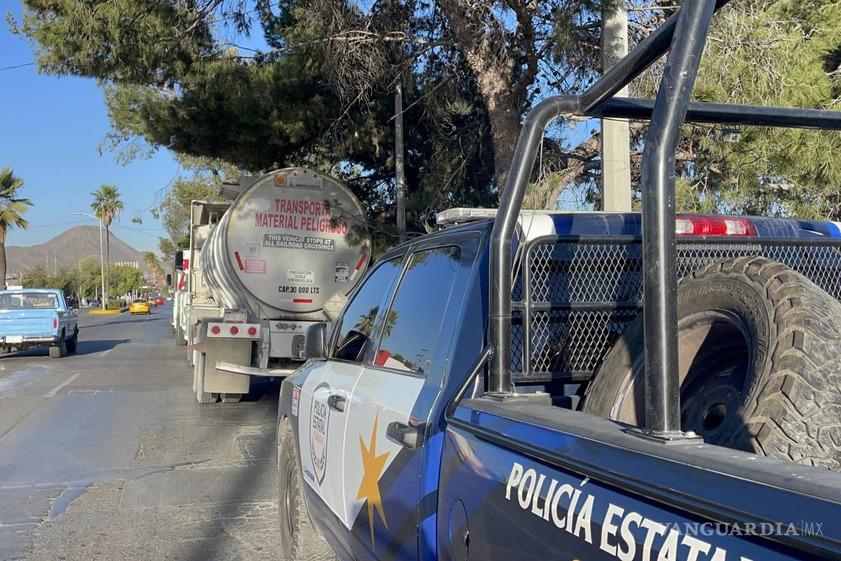 Aseguran pipa con 30 mil litros de hidrocarburo y detienen a conductor en la Saltillo–Torreón