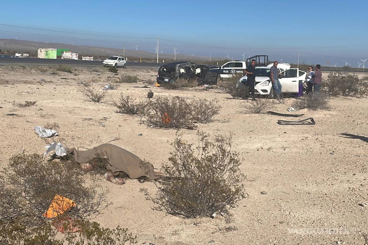 Familia de Oklahoma sufre volcadura en carretera Saltillo-Torreón; fallece joven de 18 años