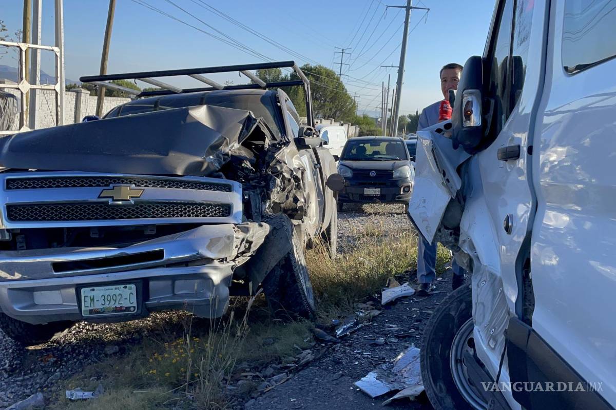 Operador de transporte de personal dormita y ocasiona carambola en la carretera Saltillo-Zacatecas