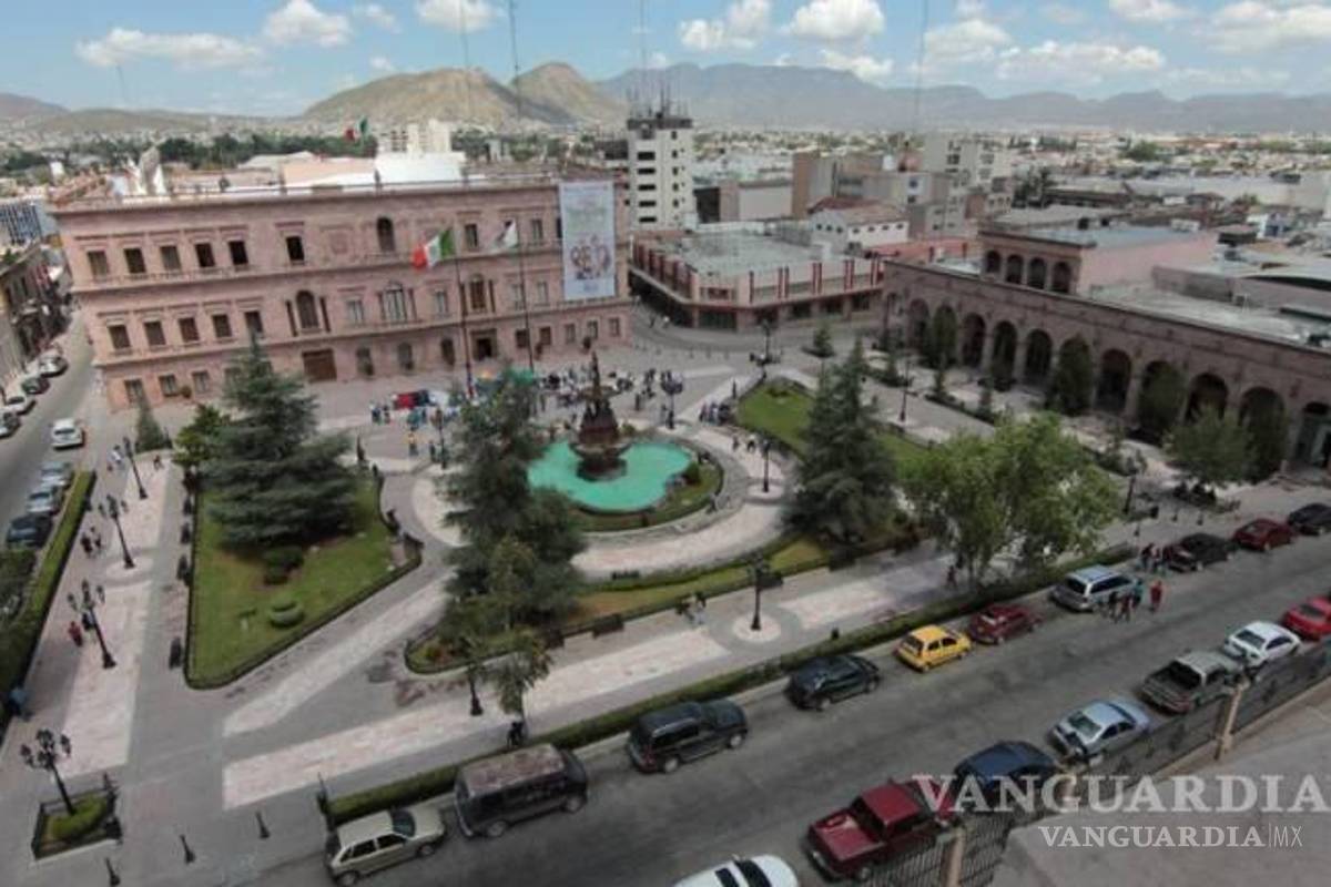 Por Grito de Independencia, desalojan plantón de maestros en Plaza de Armas de Saltillo