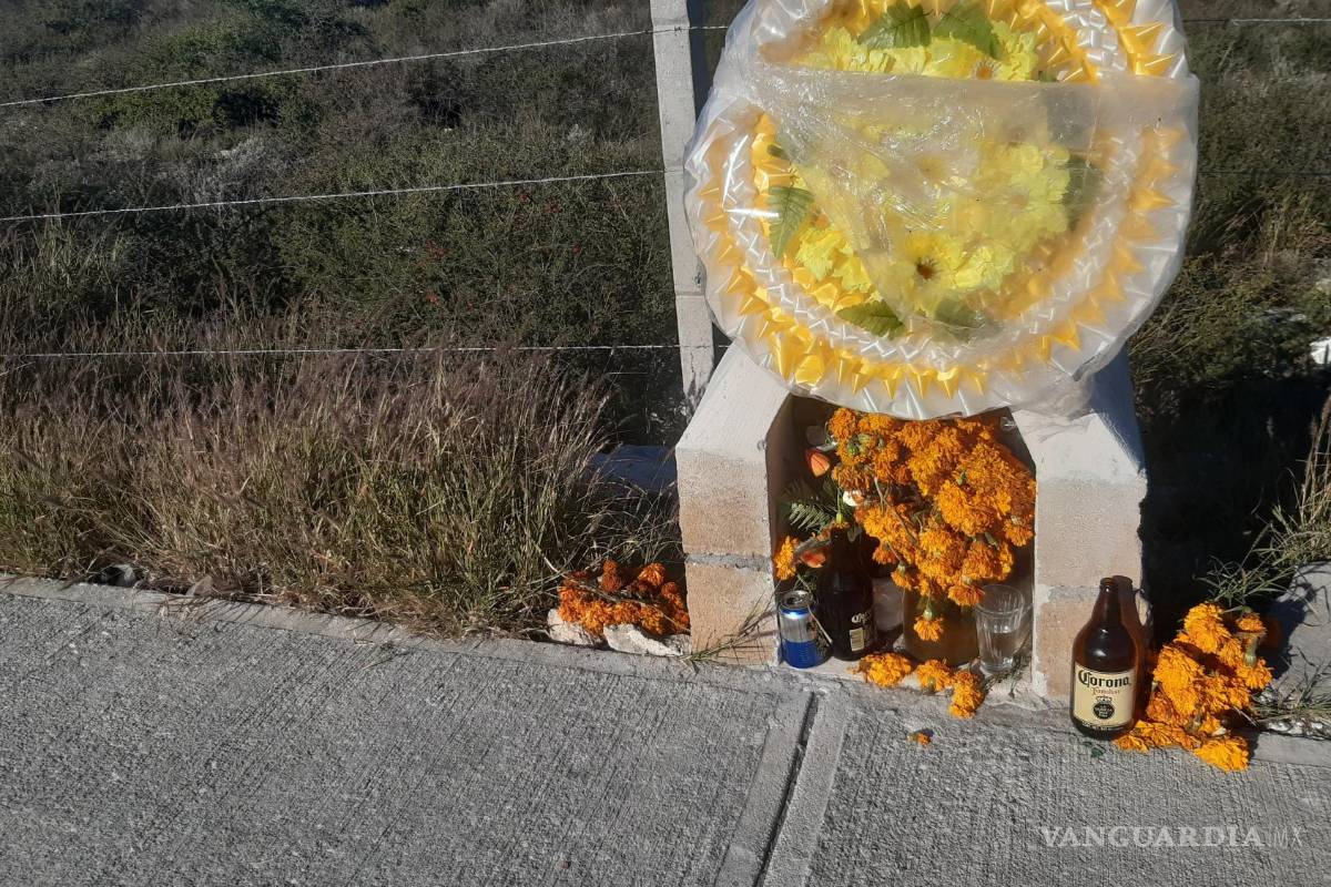 Familiares de Ignacio no lo olvidan, llevan cervezas y tabaco al lugar de su muerte en Saltillo