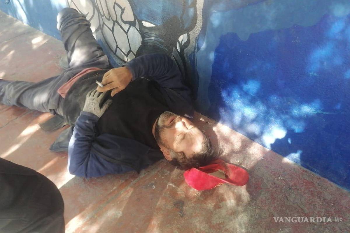 Hombre cae dos metros en alcantarilla sin tapa en Nuevo León