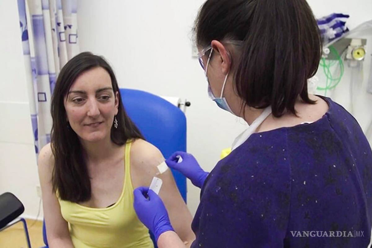 Universidad de Oxford ya produce vacunas contra el COVID-19 para venderlas en diciembre