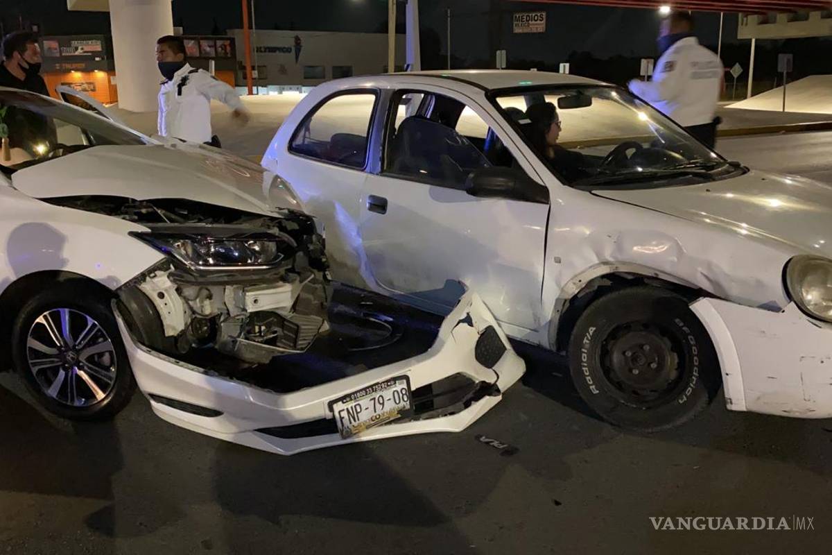 Se pasa alto y ocasiona percance en La Fragua