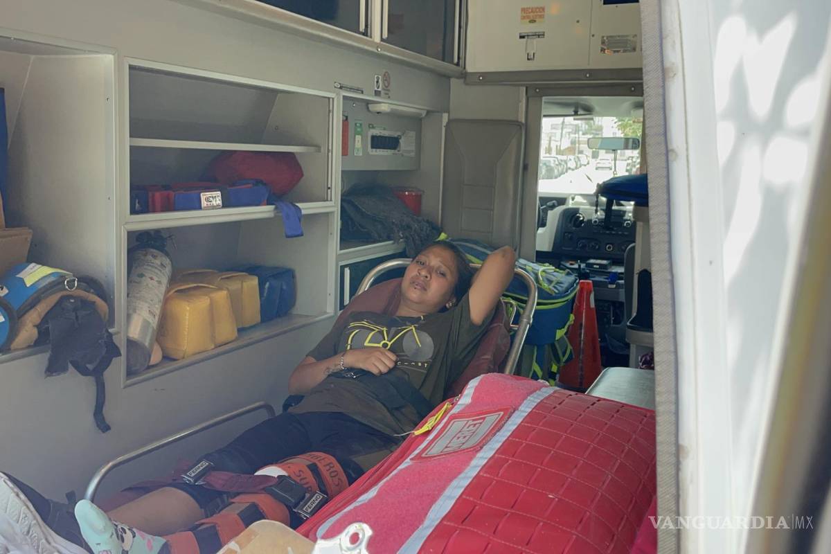 Saltillo: Taxista derriba a pareja que viajaba en motocicleta