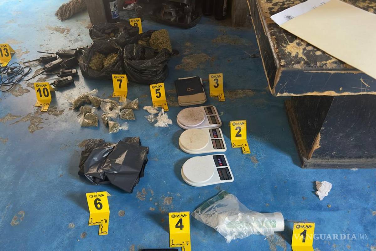 Catean vivienda en Apodaca, Nuevo León; hallan armas y drogas