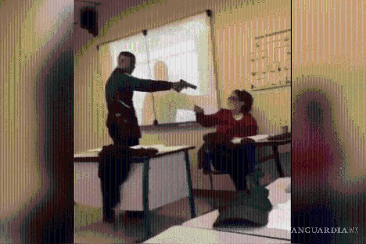 Estudiante francés amenaza a maestra con un arma: "Ponme presente"